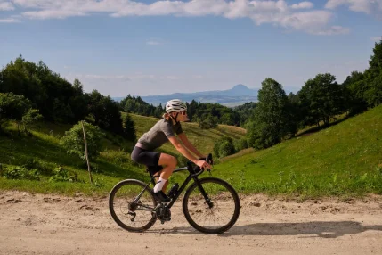 Le développement du Gravel : la revanche des territoires de bocage. Comment le Gravel a permis de (re)valoriser des destinations non marketées vélo ?